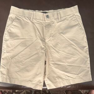 Banana Republic Men's Lightweight Tan Shorts size 33.